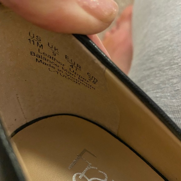 Franco Sarto kitten pump black leather and nude patent leather - Picture 5 of 9